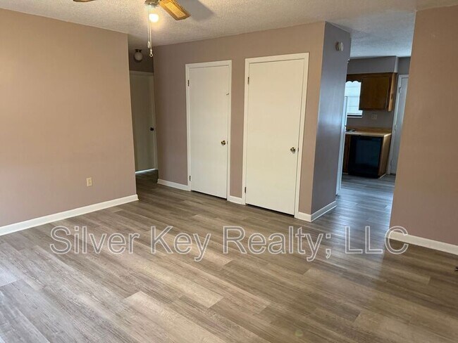 Photo - 823 Englewood Rd