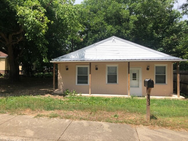 AVAILABLE TO SHOW! - AVAILABLE TO SHOW! House