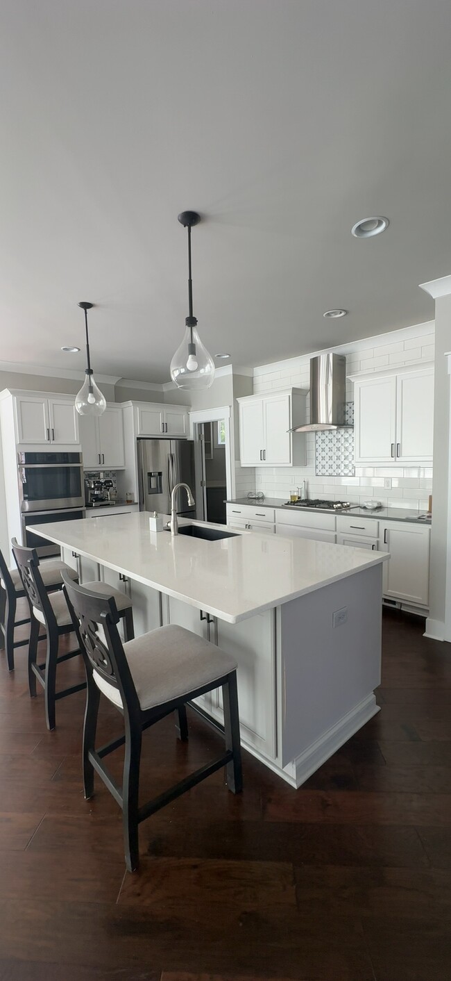 Building Photo - 5524 Bent Grass Way