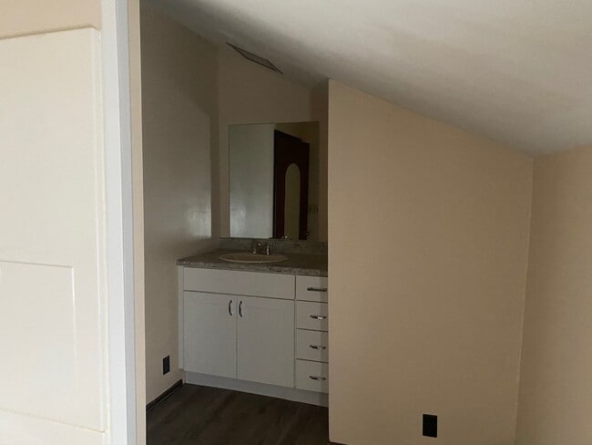 Photo - 77 Aurora St Unidad Upper Front