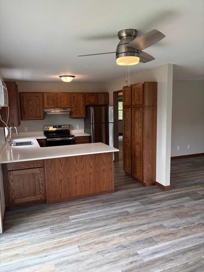 Building Photo - 815 Meadowview Ln Rental