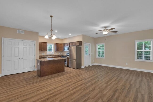 Photo - Beautiful Newly Built Home!