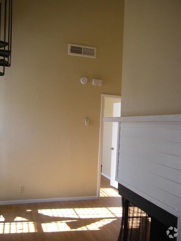 Building Photo - 303 W 35th St Unit 304 Rental