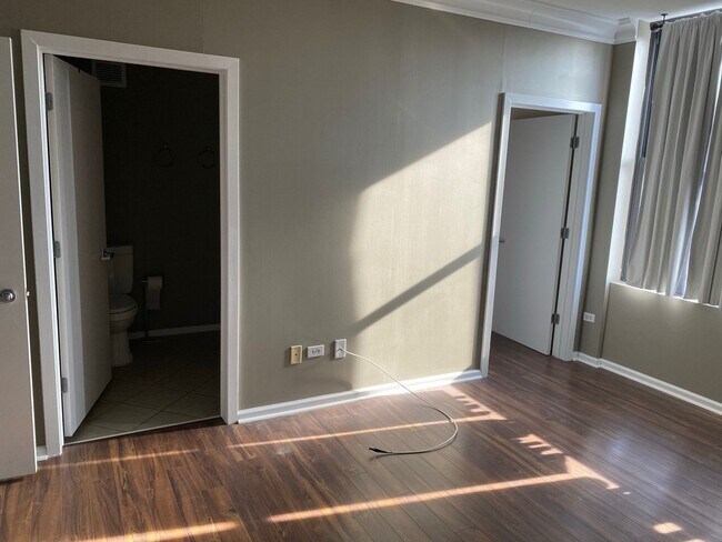 Photo - 330 N Jefferson St Unidad 1305