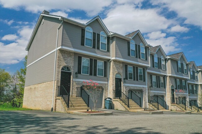 Photo - 2 Bed / 1.5 Bath Townhouse for Rent!