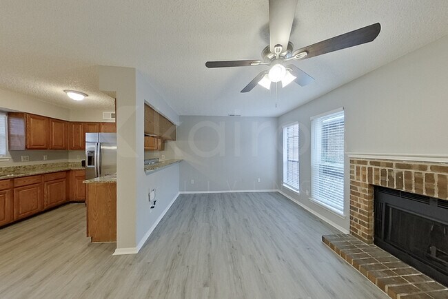 822 Courtenay Pl