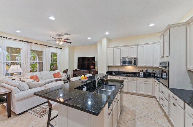 Photo - 834 Madison Ct