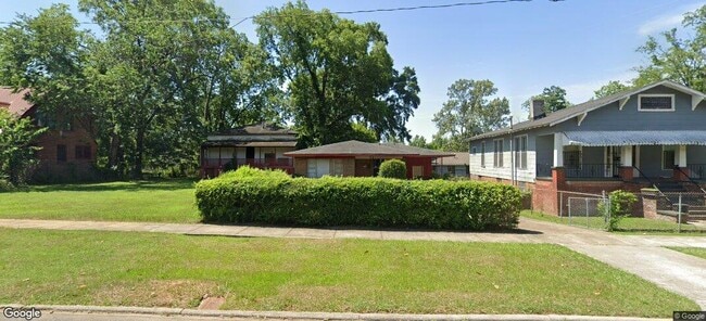 Building Photo - 205 10th Ave N