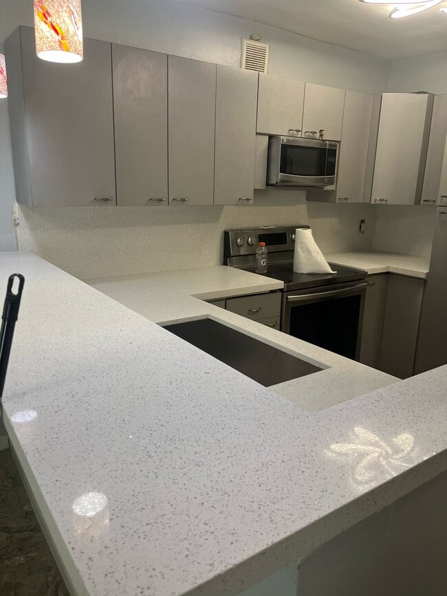 Building Photo - 252 Jefferson Ave Unit 8