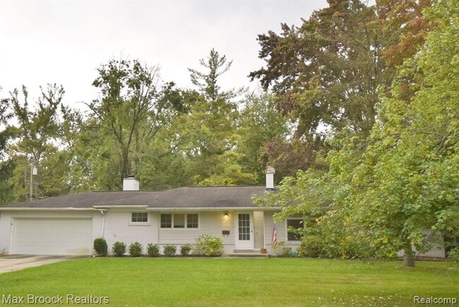 Photo - 2687 Heathfield Rd
