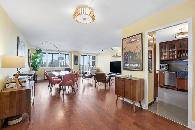 Building Photo - 6040 JFK Blvd E Unit 32-E