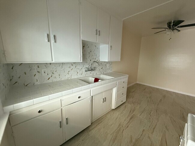 145 Normandie Ave Unidad 8