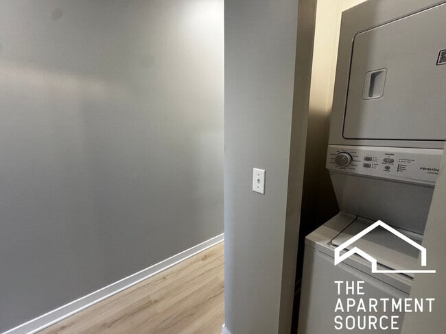 Photo - 4007 W School St Unit E