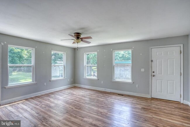 Photo - 203 Hamilton St