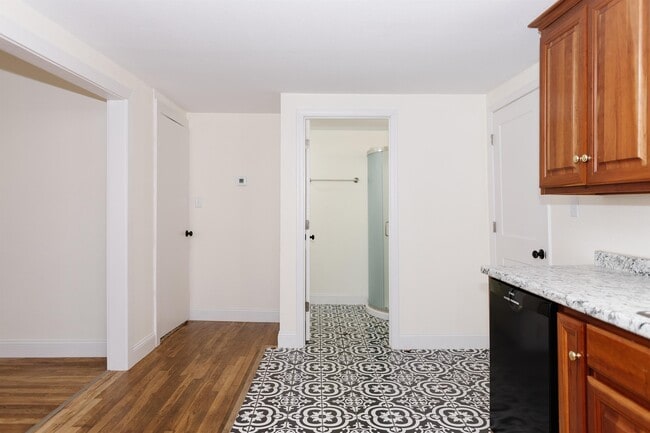 Photo - 1005 Main St