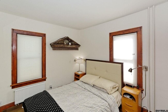 Building Photo - 42 Pinewood Ave Unit 1