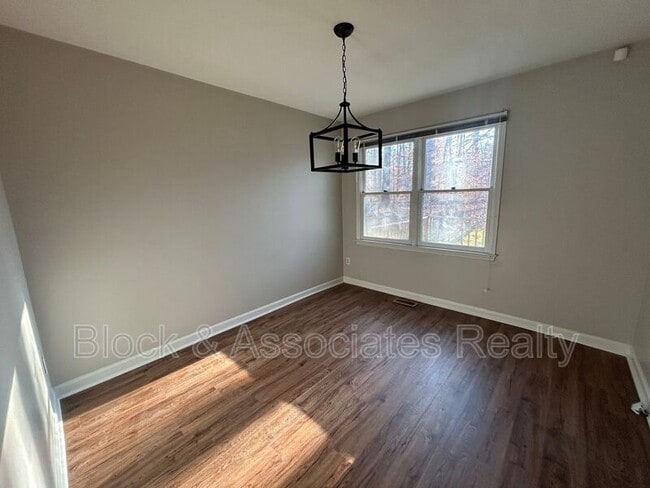 Photo - 928 Chatfield Dr Unit B