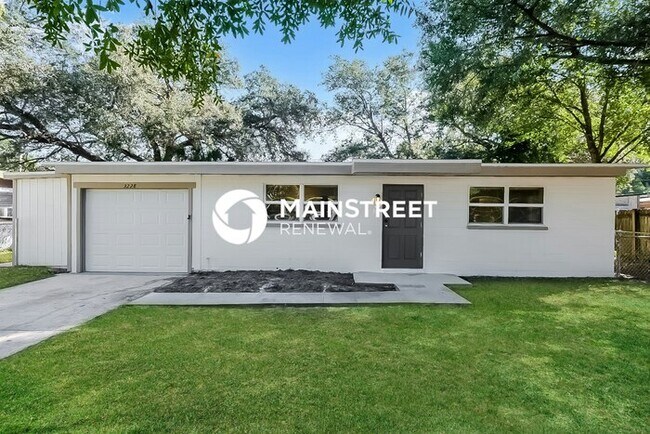 Building Photo - 3 Bedroom Pet-Friendly Home in TAMPA, FL with Main Street Renewal