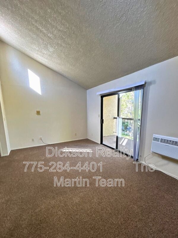 Photo - 2450 Lymbery St