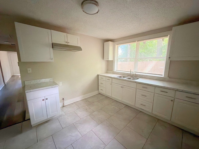 Photo - 1450 Oaklawn St