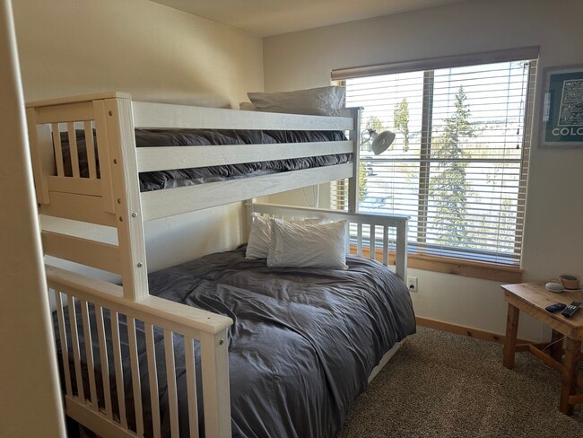 Photo - 424 Wolf Park Ln