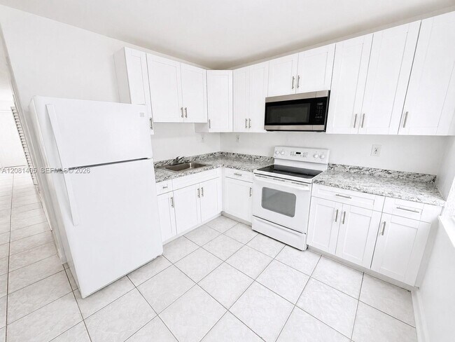 1405 NW 5th Ct Unit 2