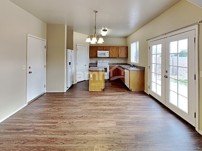 Photo - 2850 S Benton Cir