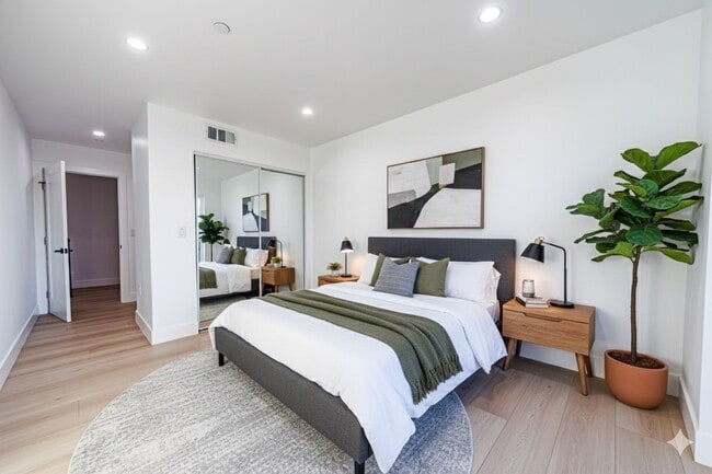 Photo - 1658 S. Hayworth Unit 1656