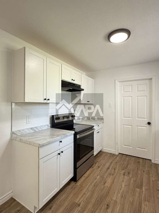 Photo - 315 Jamaica Dr