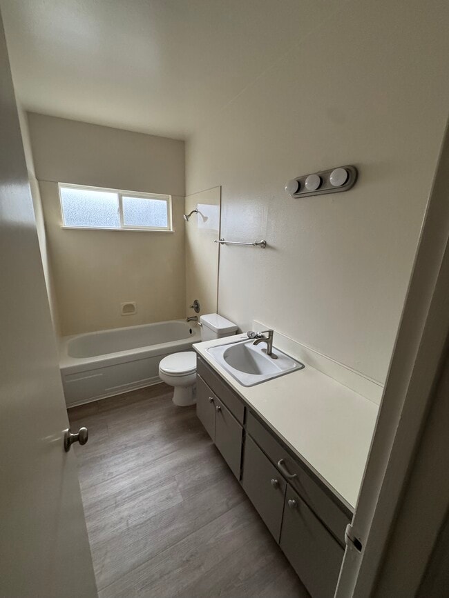 Photo - 942 J St