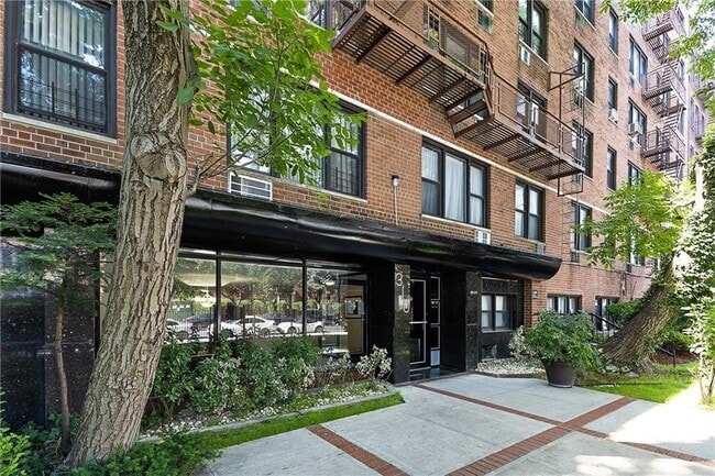 Building Photo - 310 Lenox Rd Unit 3J