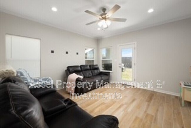 Photo - 8410 N 33rd Ln