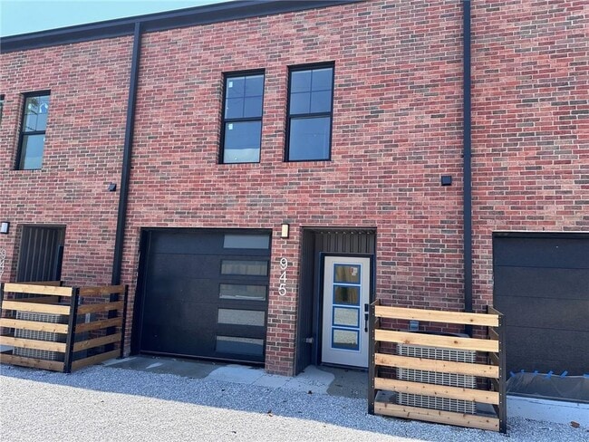 Photo - 947 SE 10th St