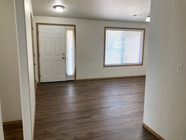 Photo - Ranch-Style Home With Gas Fireplace and Washer/Dryer Included! 1 Small Dog Welcome!