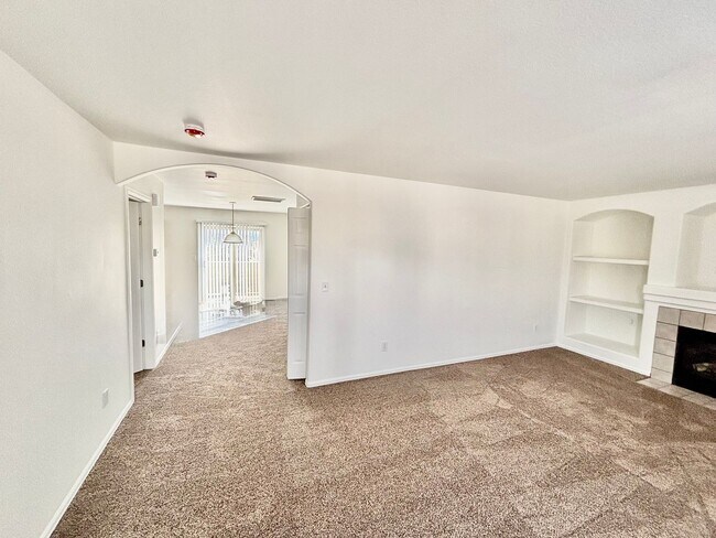 Photo - Upper 2 bed, 2 bath Condo on Leland for rent!