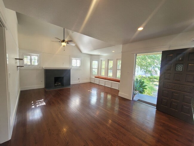Photo - 437 Enslen Park Ct