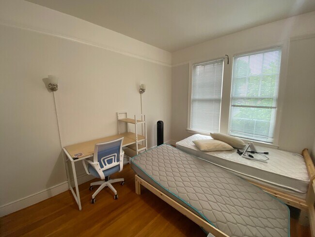 Photo - 1810 Euclid Unit 22