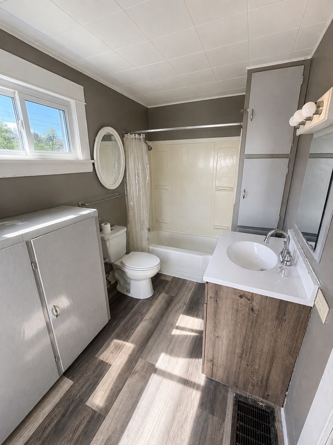 Photo - 202 N Brookfield St