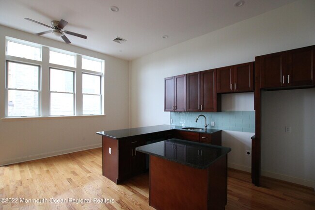 Photo - 1003 Bond St Unit 16