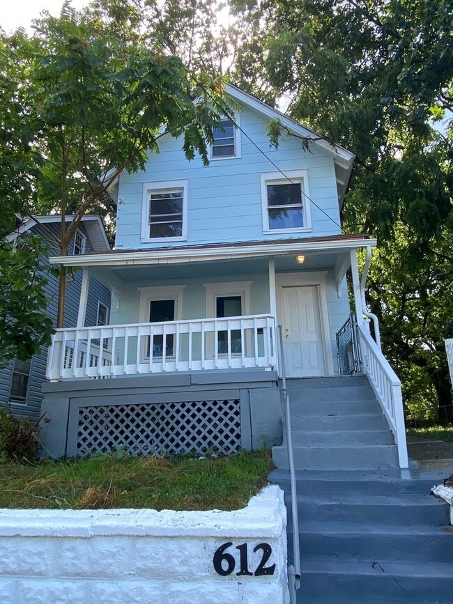 Building Photo - Great 4 Bedroom 1 Bathroom Single Family H... Rental