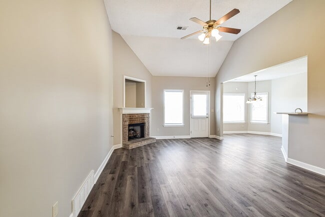 Photo - 1721 Englehart St