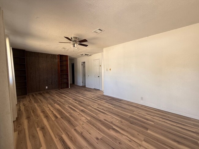 Photo - 809 Spruce Ave