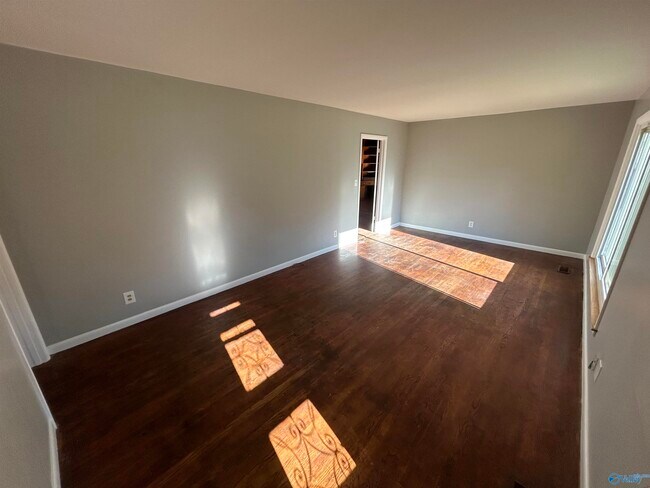 Photo - 4103 Lakeview Dr NW