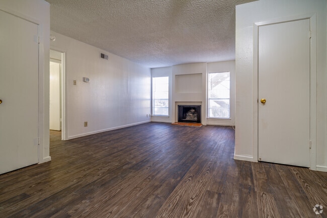 2BR, 2BA - 920SF - Living Room - Woods of Brookhollow