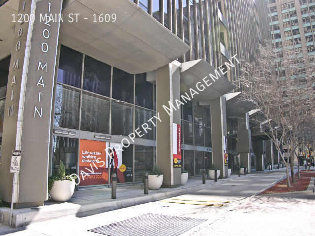 Building Photo - 1200 Main St Rental