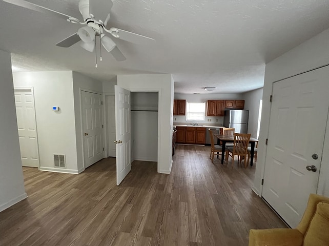 Photo - 100 W Sycamore St