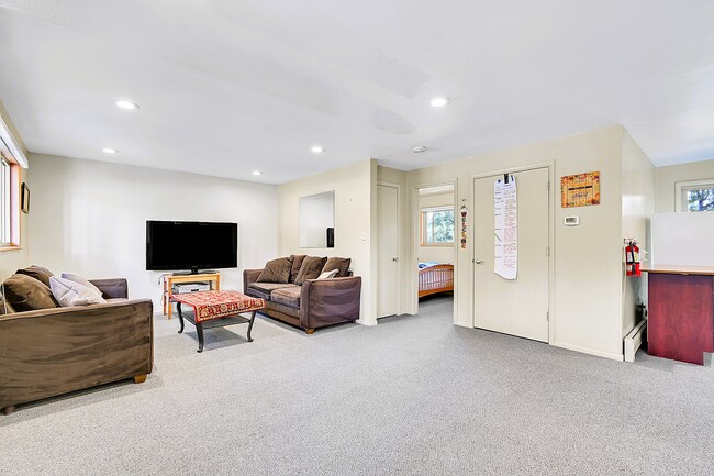 Photo - 27927 Circle Dr