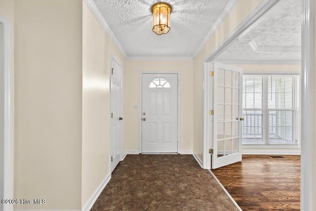 Photo - Wonderful Neighborhood with City Convenience!
