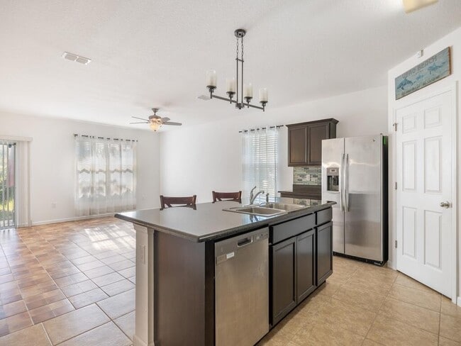 Photo - 1440 Lexington Square SW