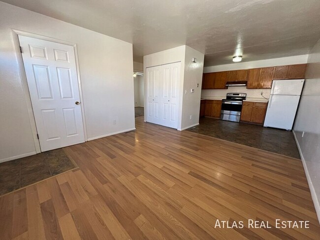 Building Photo - 4340 Ericson Dr Unit 2